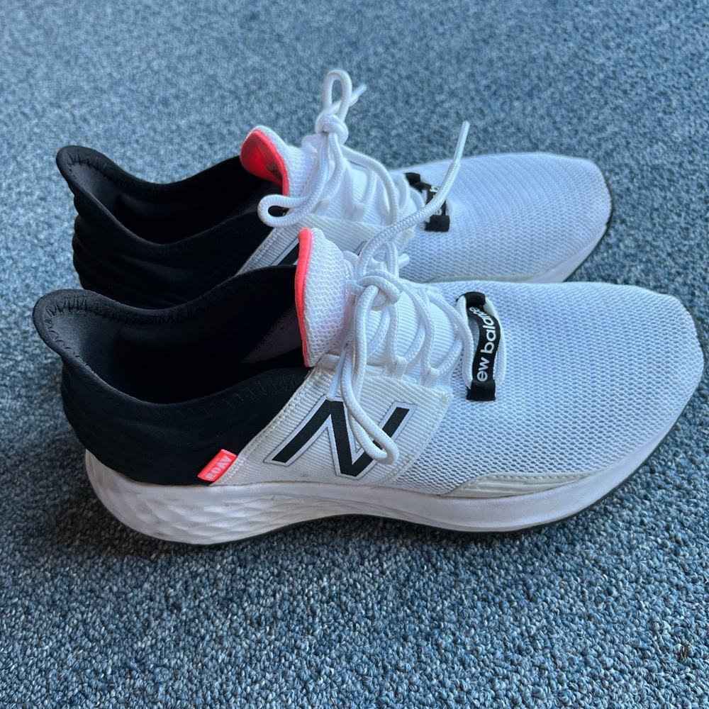 New Balance women’s 9.5 tennis shoes